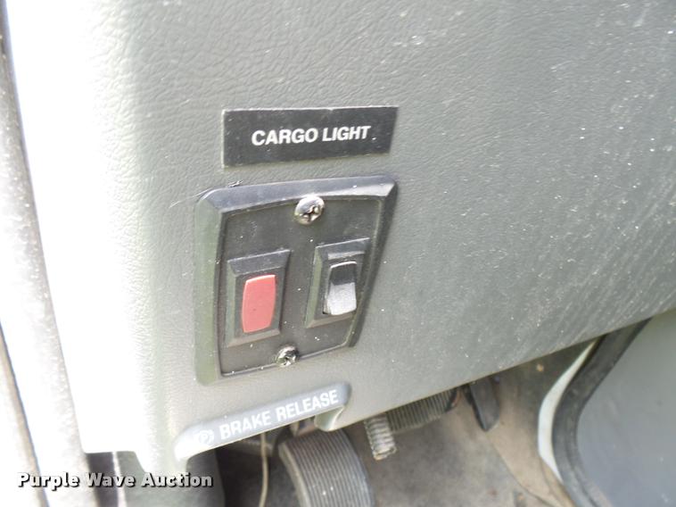 image for item K1859 2003 Ford E350 Super Duty delivery van