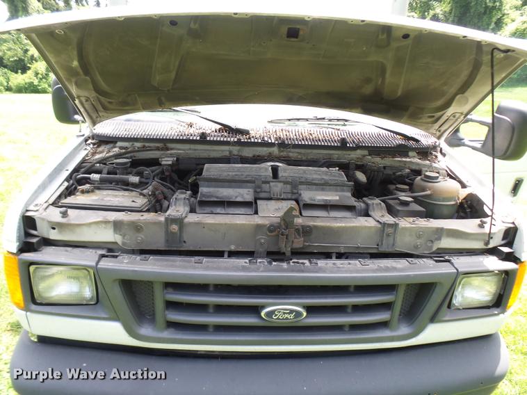 image for item K1859 2003 Ford E350 Super Duty delivery van