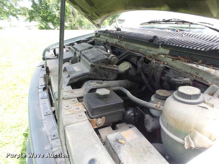 image for item K1859 2003 Ford E350 Super Duty delivery van