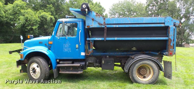 image for item K1862 2001 International 4900 dump truck