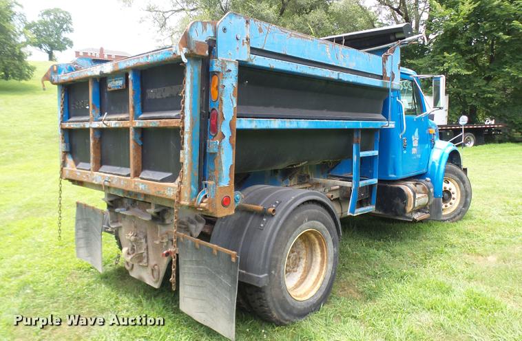 image for item K1862 2001 International 4900 dump truck