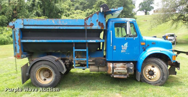 image for item K1862 2001 International 4900 dump truck