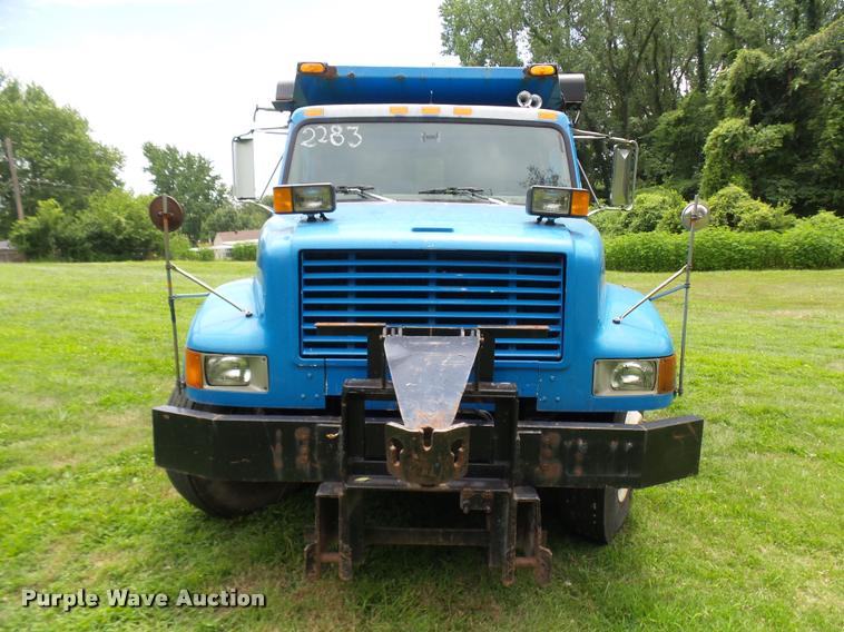 image for item K1862 2001 International 4900 dump truck