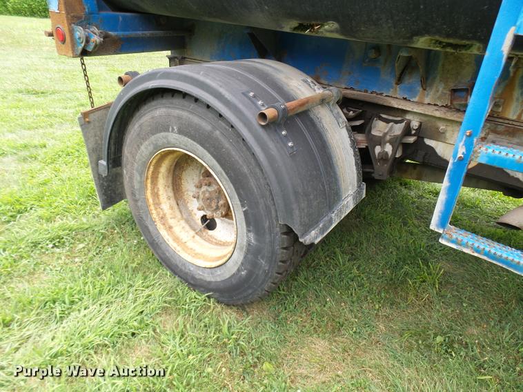 image for item K1862 2001 International 4900 dump truck