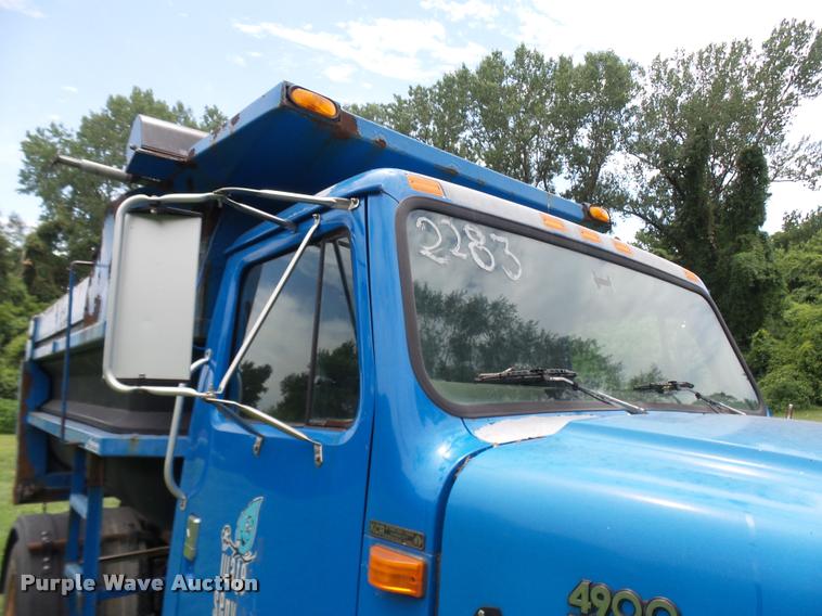 image for item K1862 2001 International 4900 dump truck