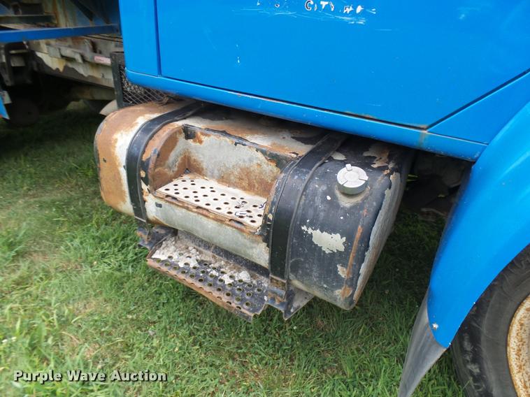 image for item K1862 2001 International 4900 dump truck