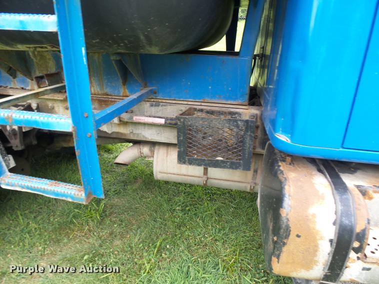 image for item K1862 2001 International 4900 dump truck