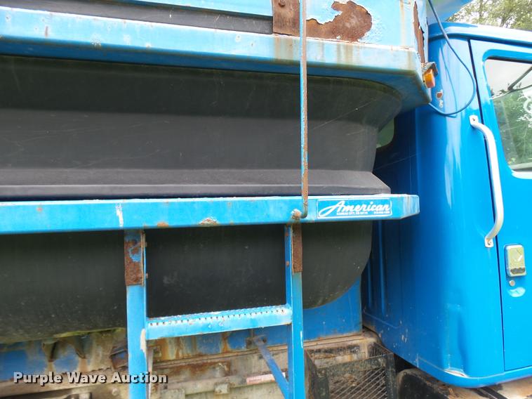 image for item K1862 2001 International 4900 dump truck