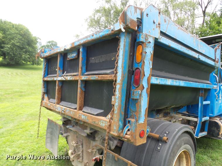 image for item K1862 2001 International 4900 dump truck