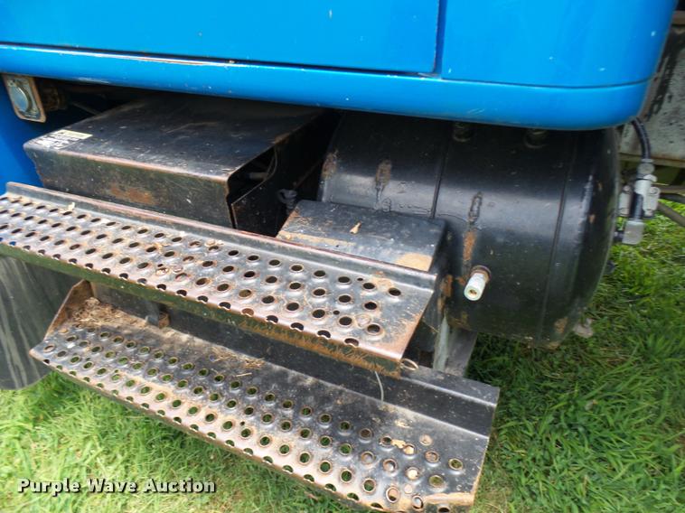 image for item K1862 2001 International 4900 dump truck