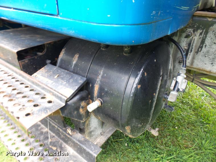 image for item K1862 2001 International 4900 dump truck