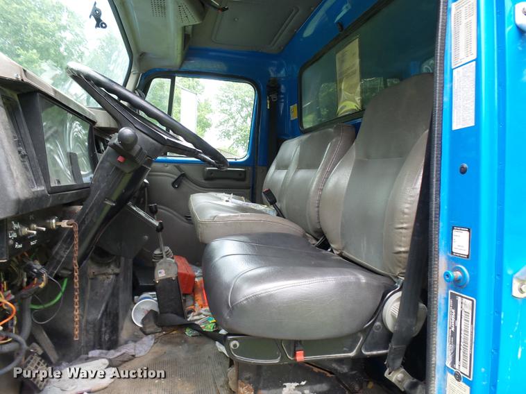 image for item K1862 2001 International 4900 dump truck