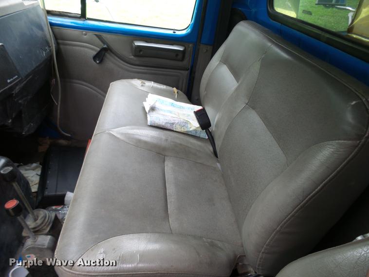 image for item K1862 2001 International 4900 dump truck