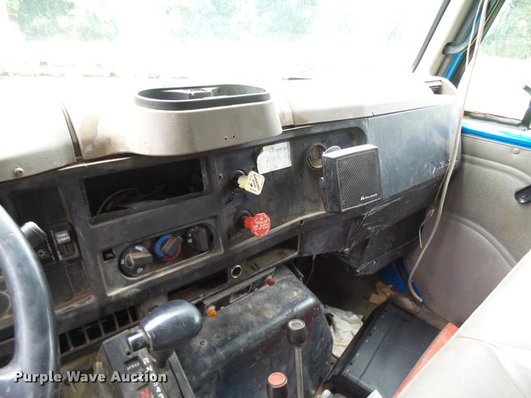 image for item K1862 2001 International 4900 dump truck