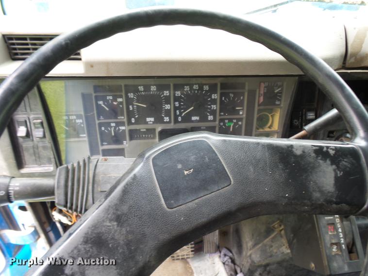 image for item K1862 2001 International 4900 dump truck