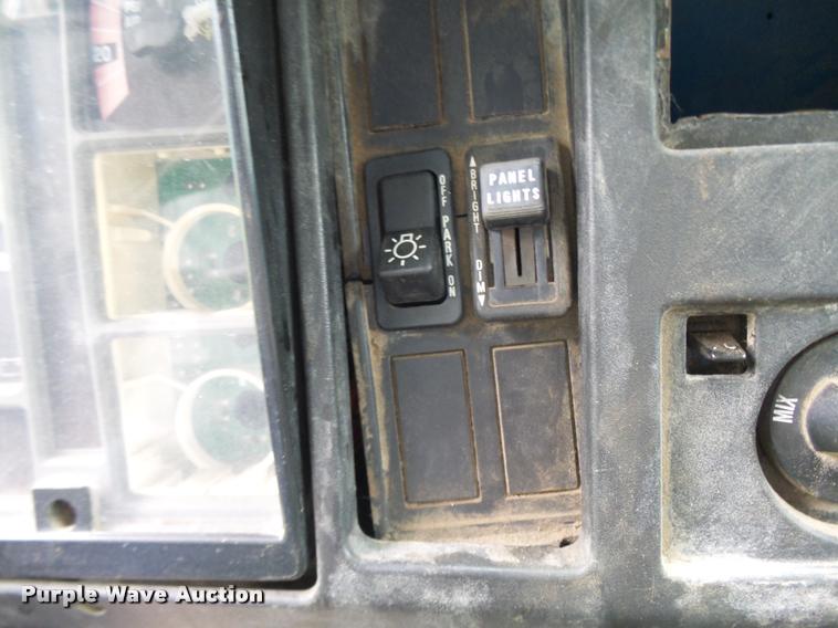 image for item K1862 2001 International 4900 dump truck