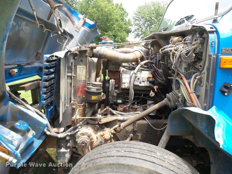 image for item K1862 2001 International 4900 dump truck