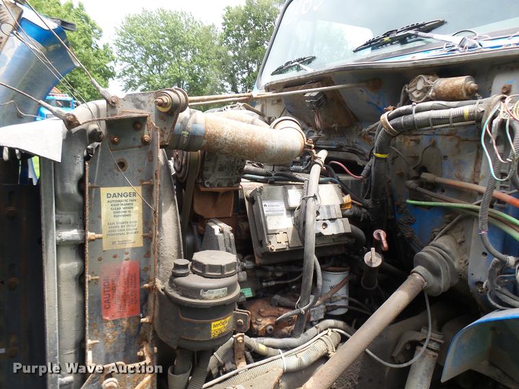 image for item K1862 2001 International 4900 dump truck