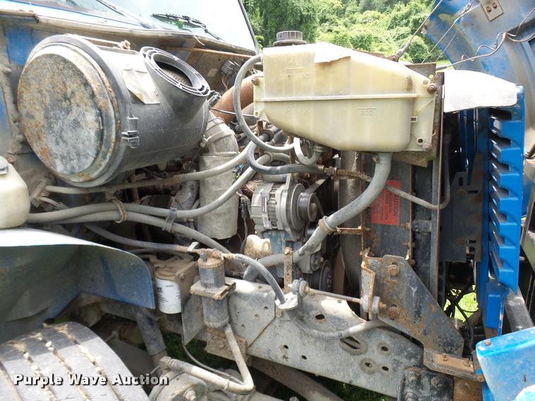 image for item K1862 2001 International 4900 dump truck