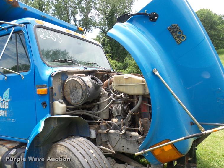 image for item K1862 2001 International 4900 dump truck