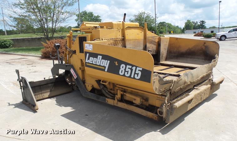 image for item K1865 2004 LeeBoy L-8515-T paver