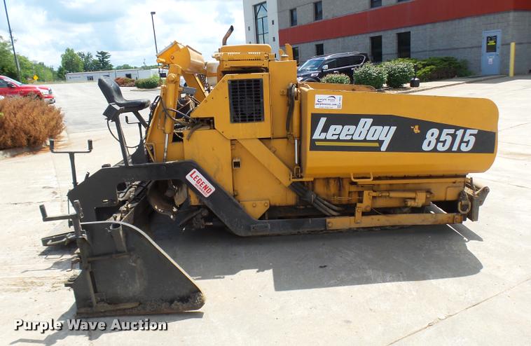 image for item K1865 2004 LeeBoy L-8515-T paver