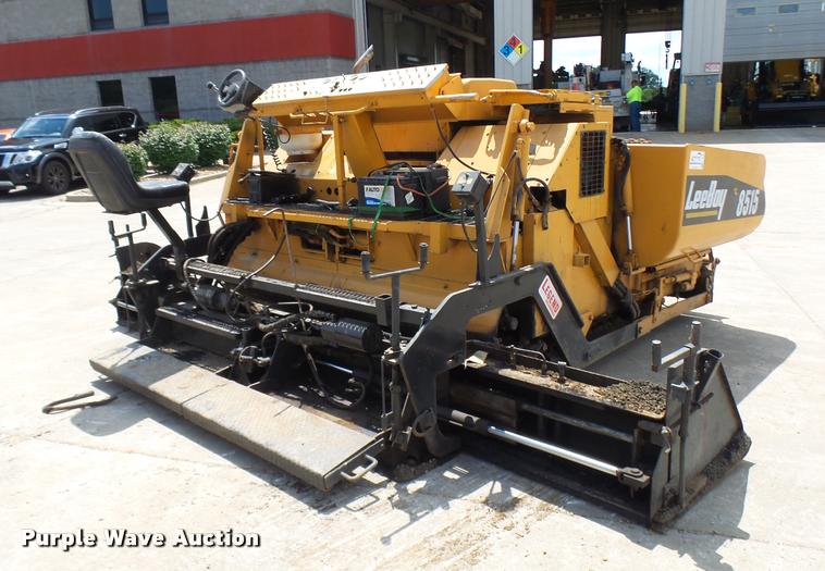 image for item K1865 2004 LeeBoy L-8515-T paver