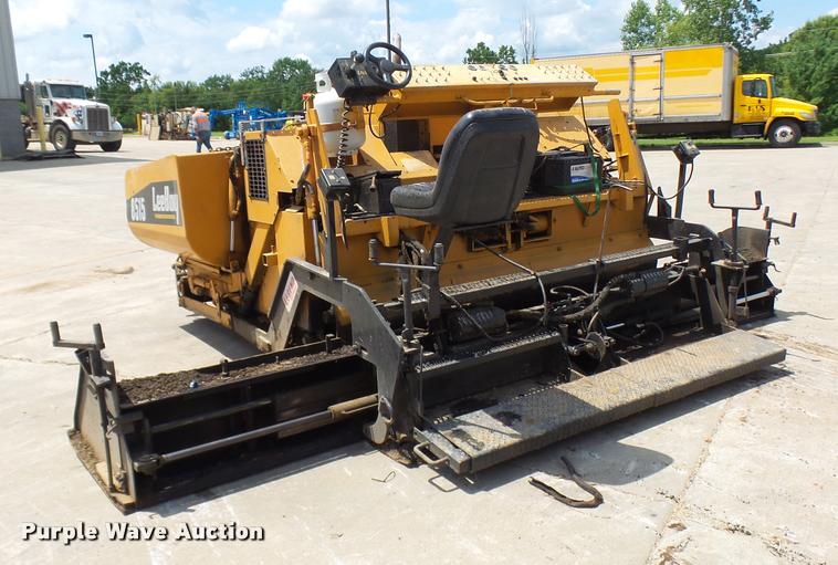 image for item K1865 2004 LeeBoy L-8515-T paver