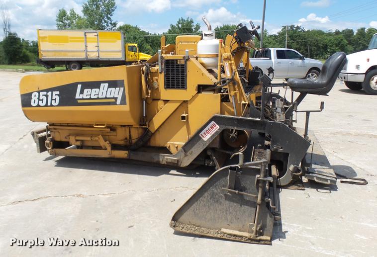 image for item K1865 2004 LeeBoy L-8515-T paver