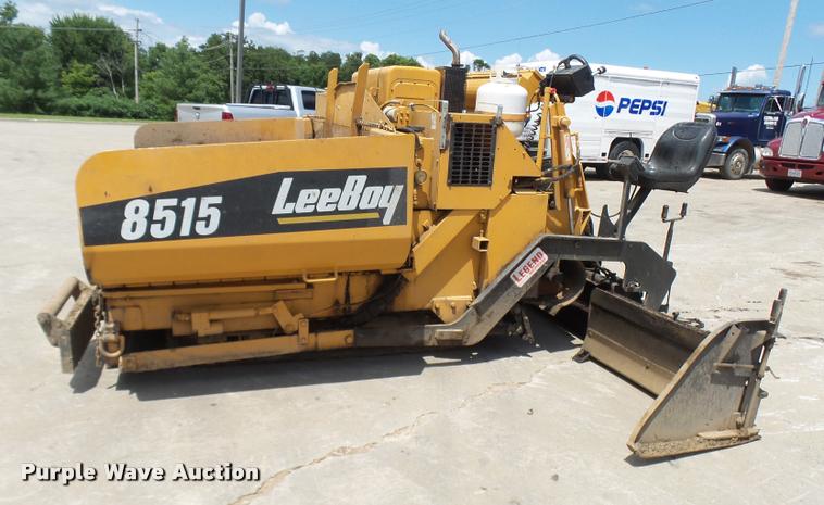 image for item K1865 2004 LeeBoy L-8515-T paver
