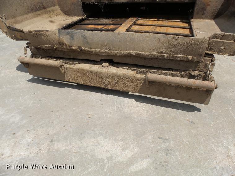 image for item K1865 2004 LeeBoy L-8515-T paver