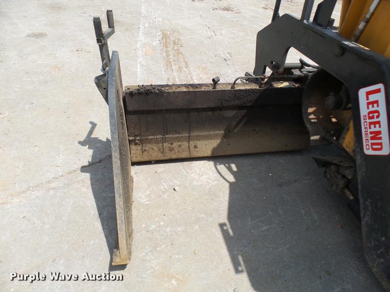 image for item K1865 2004 LeeBoy L-8515-T paver