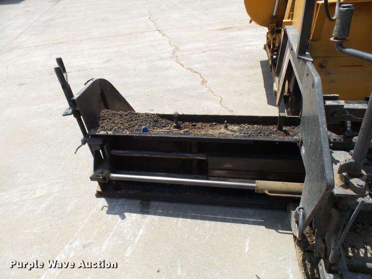 image for item K1865 2004 LeeBoy L-8515-T paver