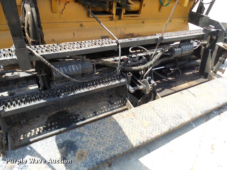 image for item K1865 2004 LeeBoy L-8515-T paver