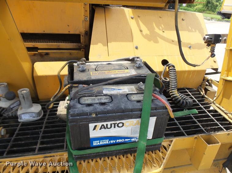 image for item K1865 2004 LeeBoy L-8515-T paver