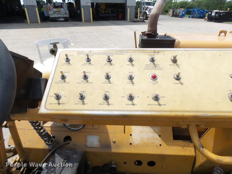 image for item K1865 2004 LeeBoy L-8515-T paver