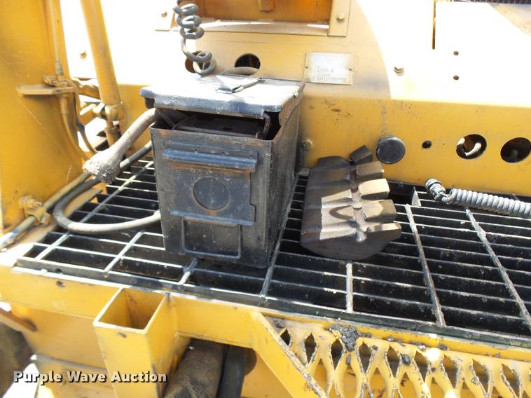 image for item K1865 2004 LeeBoy L-8515-T paver