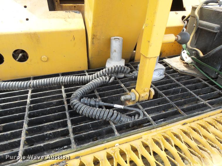 image for item K1865 2004 LeeBoy L-8515-T paver