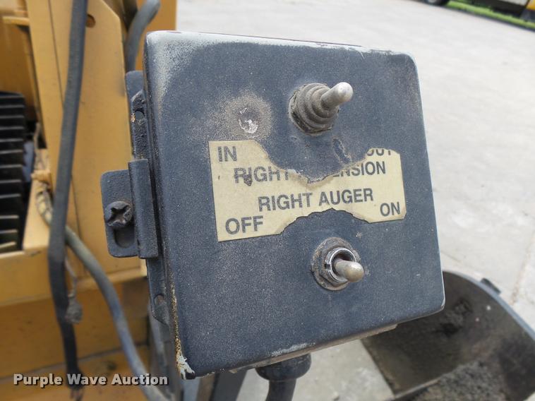 image for item K1865 2004 LeeBoy L-8515-T paver