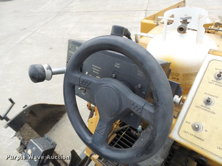 image for item K1865 2004 LeeBoy L-8515-T paver