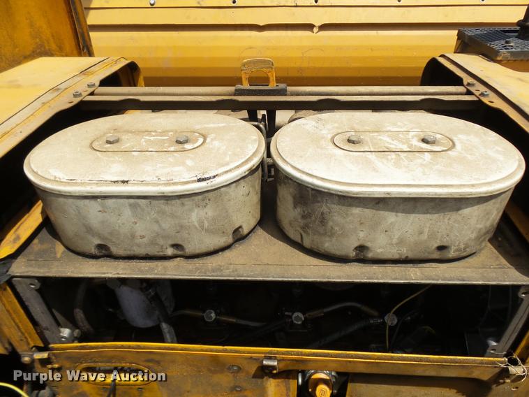 image for item K1865 2004 LeeBoy L-8515-T paver