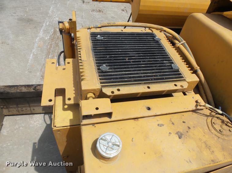 image for item K1865 2004 LeeBoy L-8515-T paver