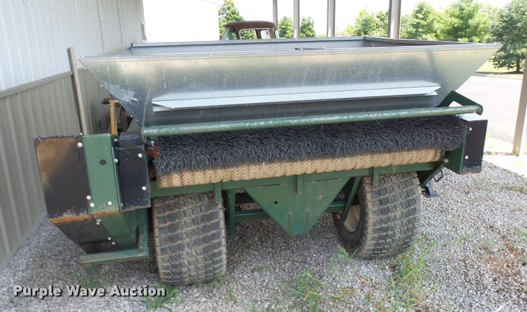 image for item K1866 Turfco Mete-R Matic XL spreader