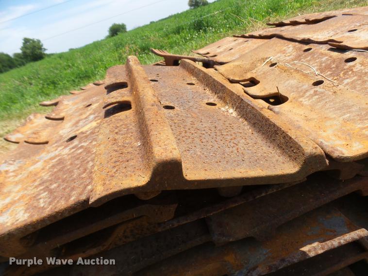 image for item K1868 Caterpillar 963 double grouser track pads