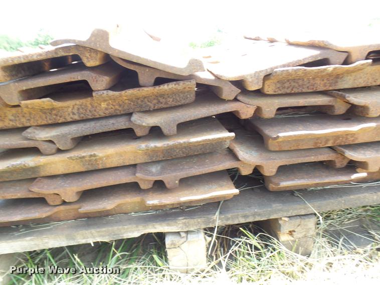 image for item K1868 Caterpillar 963 double grouser track pads