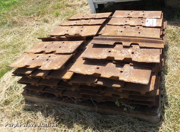 image for item K1868 Caterpillar 963 double grouser track pads