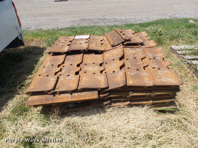 image for item K1868 Caterpillar 963 double grouser track pads