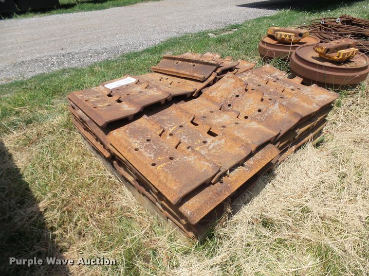 image for item K1868 Caterpillar 963 double grouser track pads