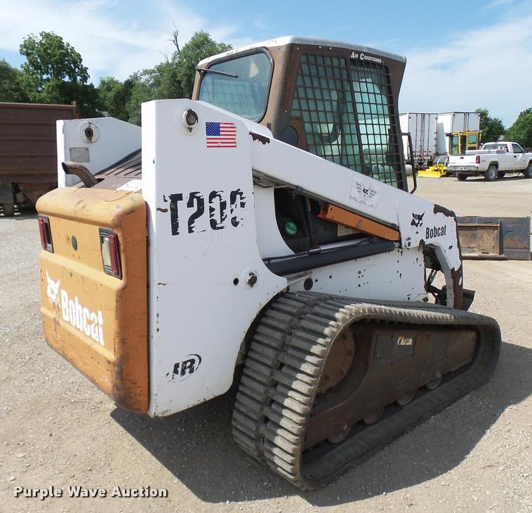 image for item K1875 2002 Bobcat T200 skid steer