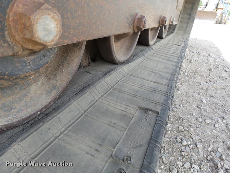 image for item K1875 2002 Bobcat T200 skid steer